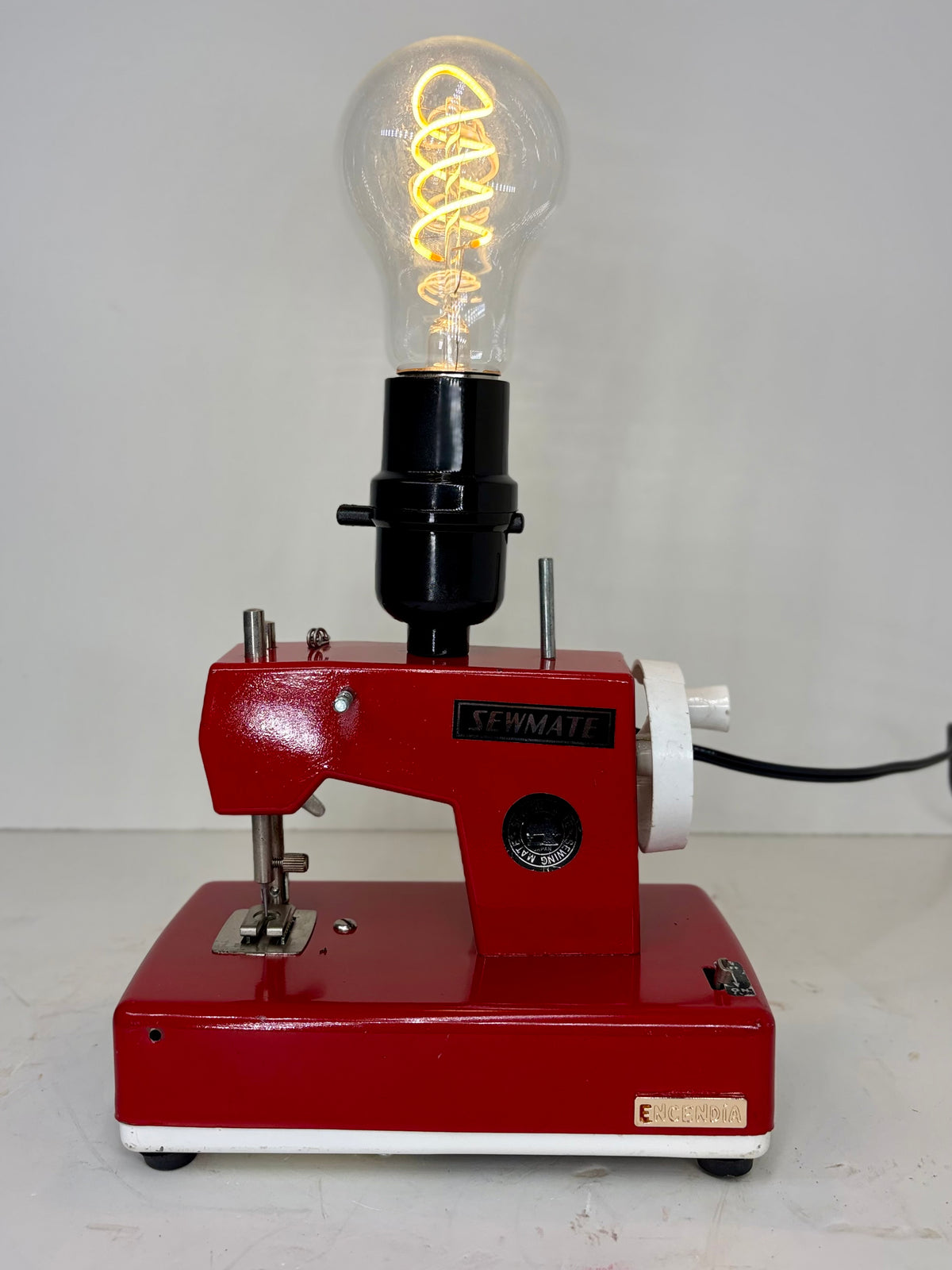 Maquina de Coser Roja