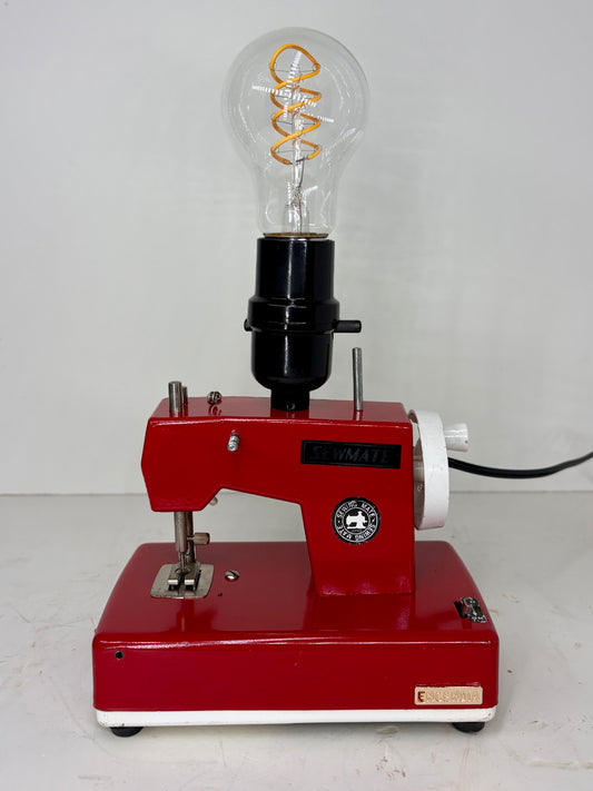Maquina de Coser Roja